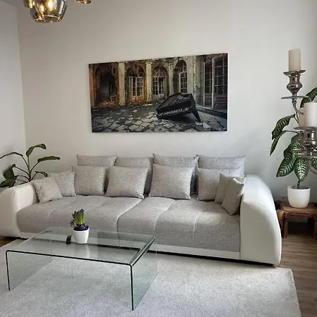 Attraktive Mit Balkon Zum Gruenen Hinterhof Schwerin (Mecklenburg-Vorpommern)