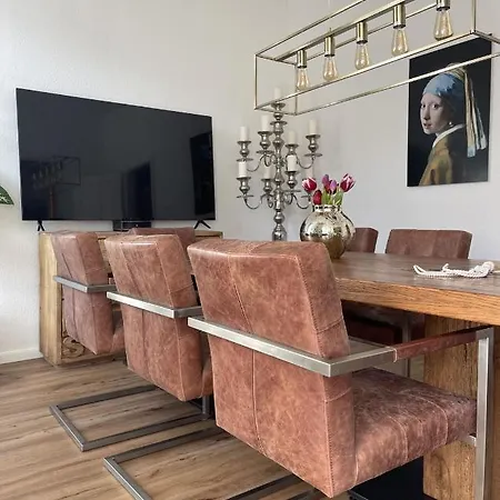 Attraktive Mit Balkon Zum Gruenen Hinterhof