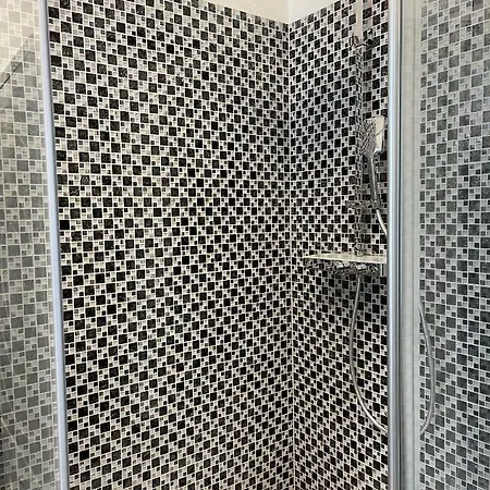 Attraktive Mit Balkon Zum Gruenen Hinterhof Lejlighed *